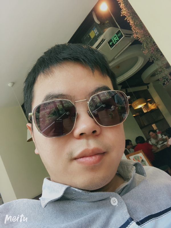 月台等路人的第一张照片--惠安婚介网